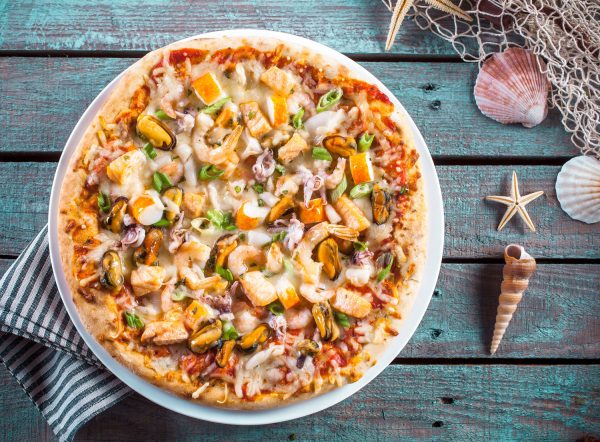 primavera-prawn-pizza-airlie-beach-600x442