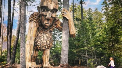 Roskva by Thomas Dambo, Coastal Maine Botanical Gardens, Maine, USA. Photograph courtesy of Thomas Dambo